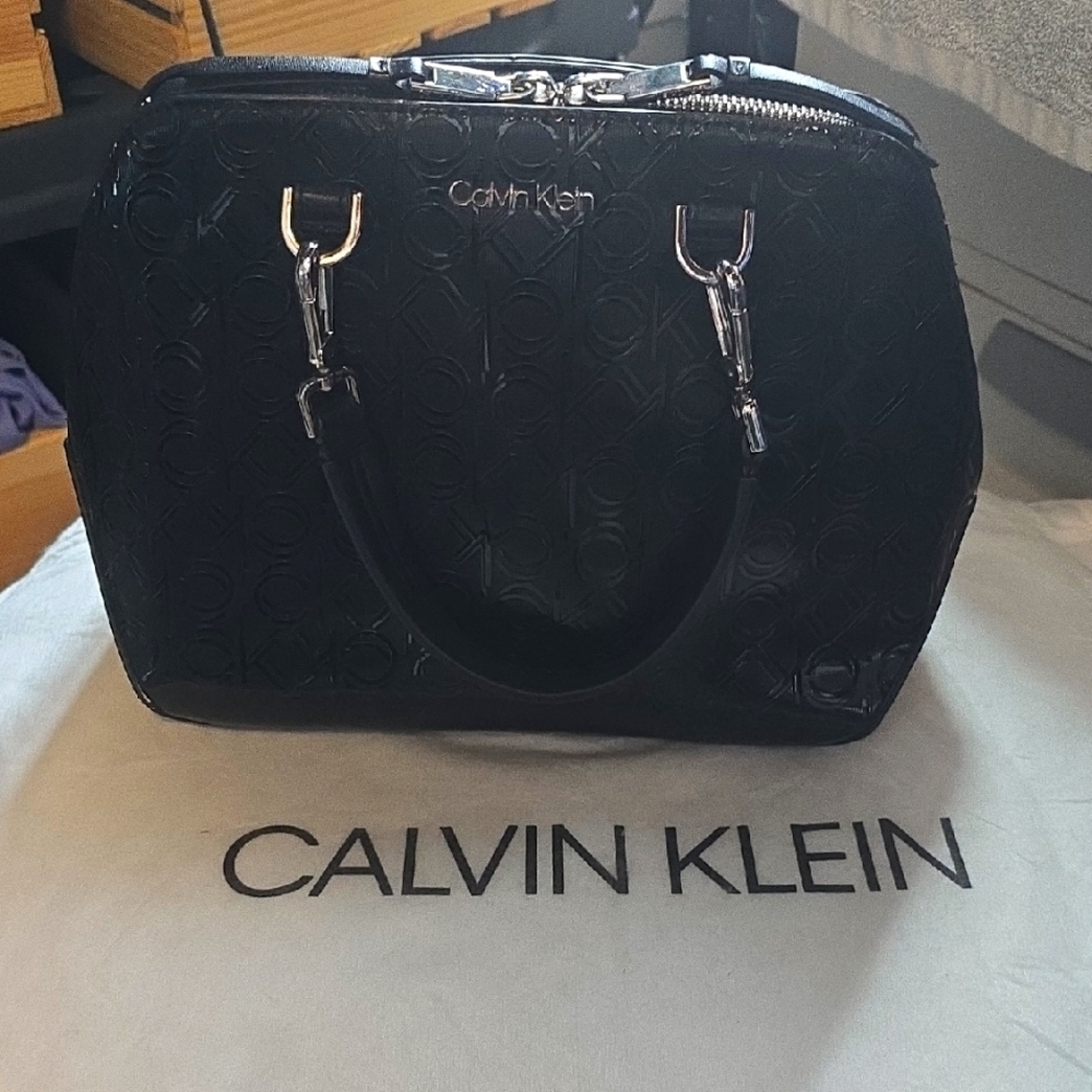 ♥️Calvin Klein Embossed Black Satchel